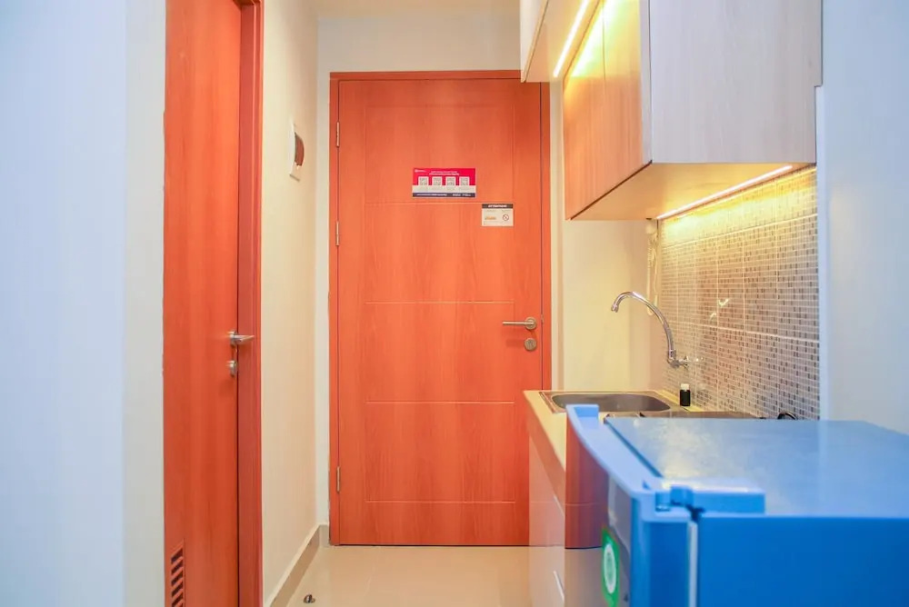 Brand New and Comfy Studio Modern Room at Evenciio Apartment