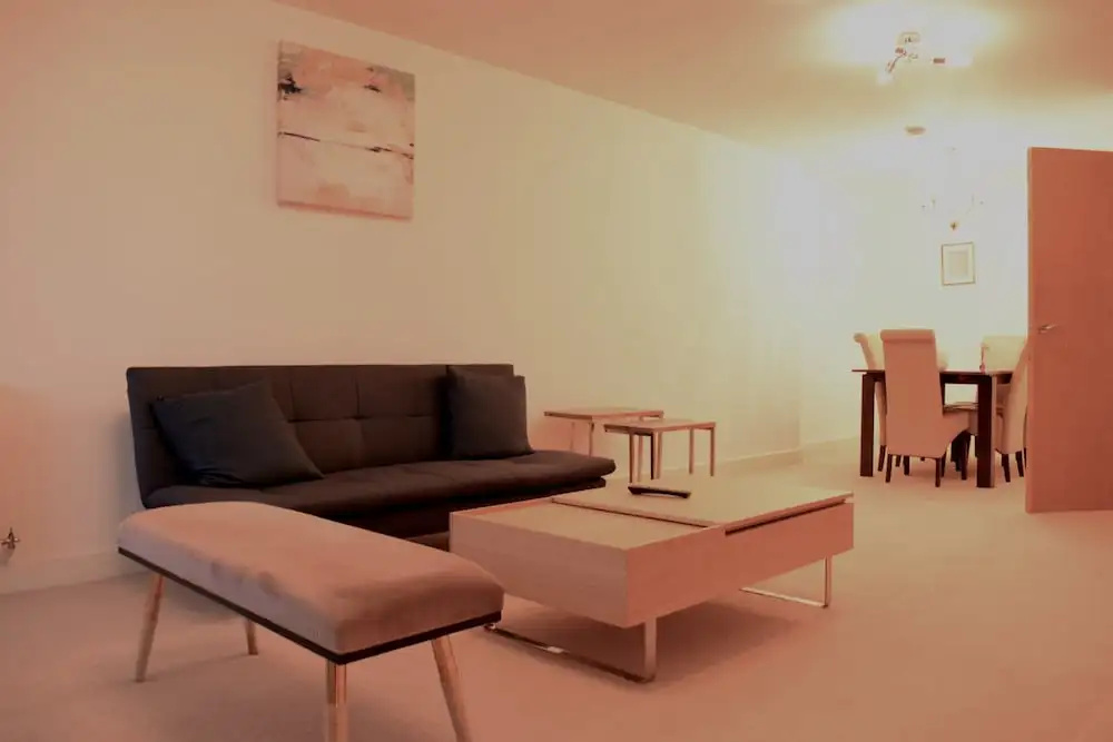 Modern 3 Bedroom Apartment Near City Airport