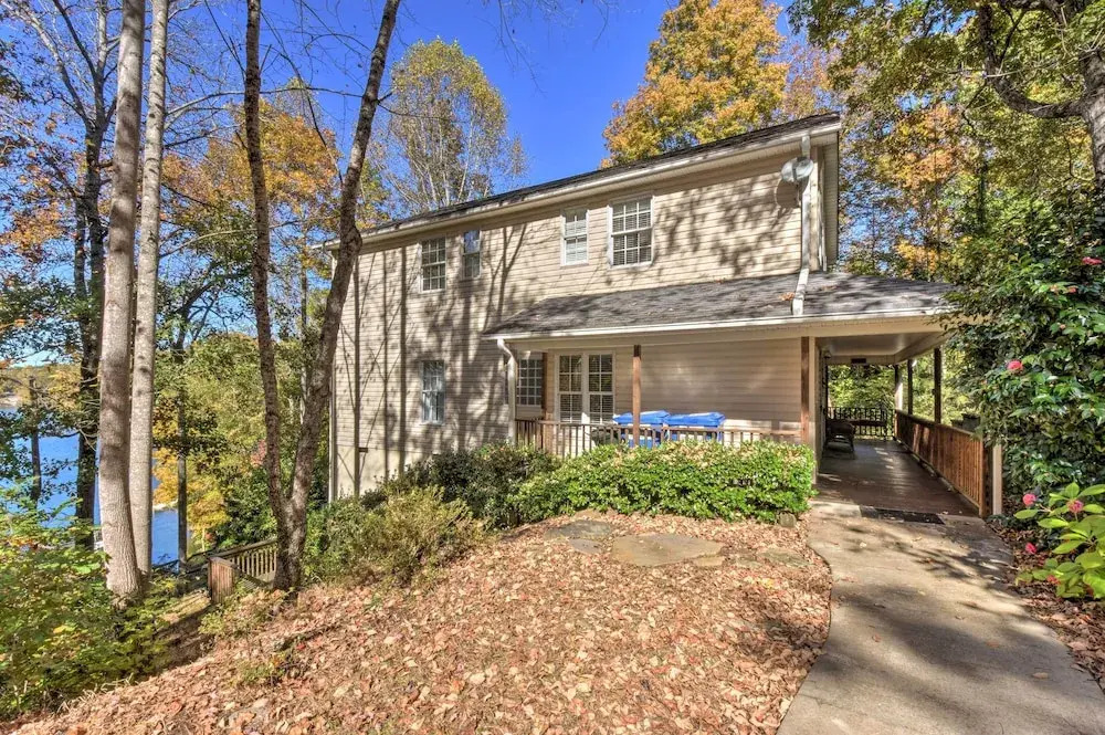 Lake Keowee Escape w/ Dock, Deck & Lake Access!