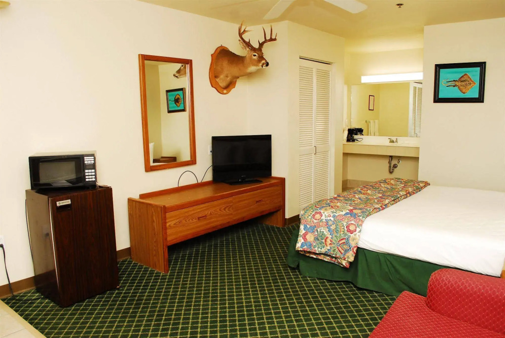 Bluffs Landing Lodge