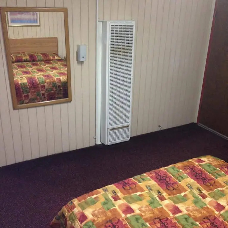 Lamplighter Motel