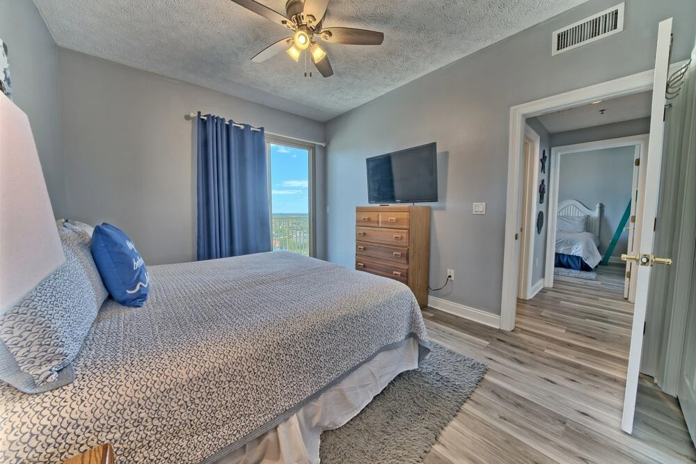 Spacious Tropical Condominium at 17th Floor with Beach and Pool Access - Unit 1707 by RedAwning