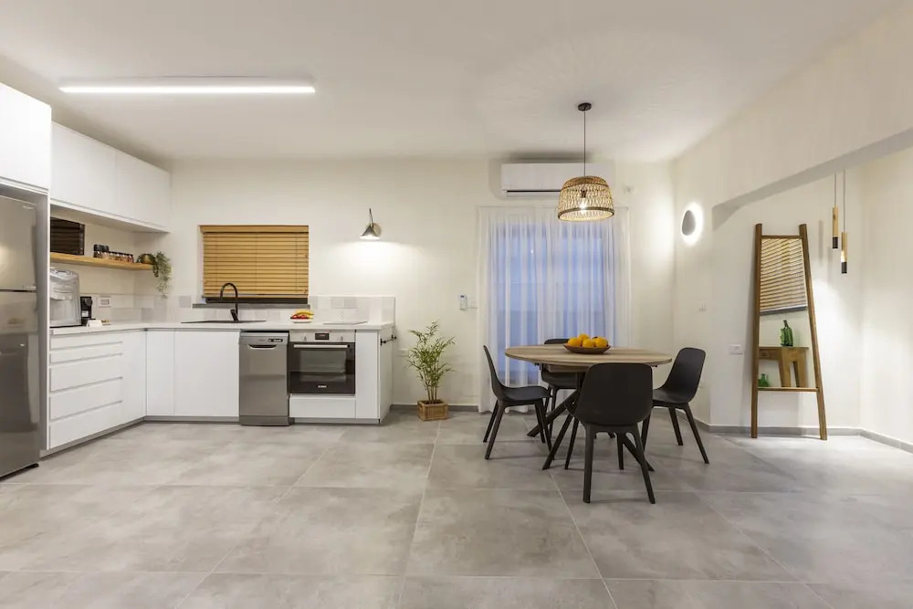 AirTLV Sirkin Apartment