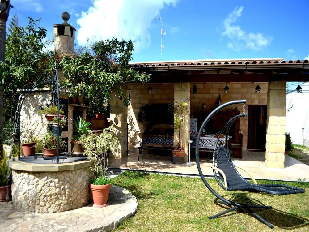Hikari Villa With Equipped Garden and Parking Space in the San Foca Area