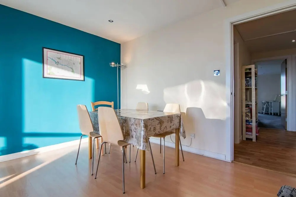2 Bed Apartment near Hydro and SEC