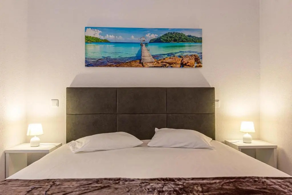 Flowers Island house 2