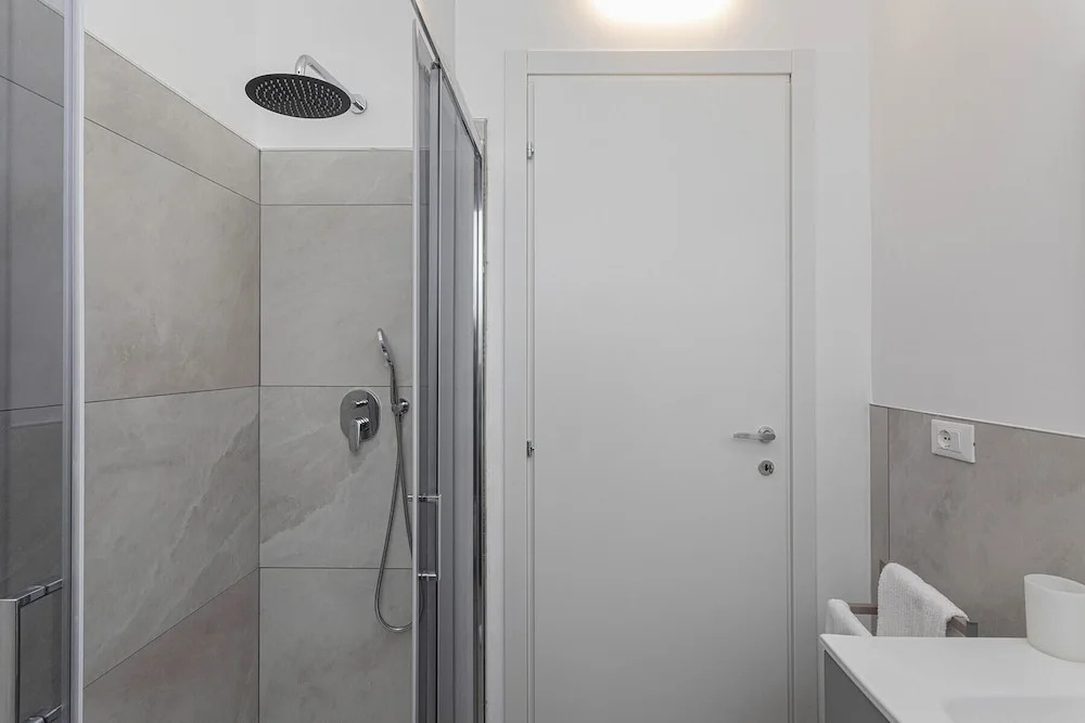 Quinto Modern Flat by Wonderful Italy