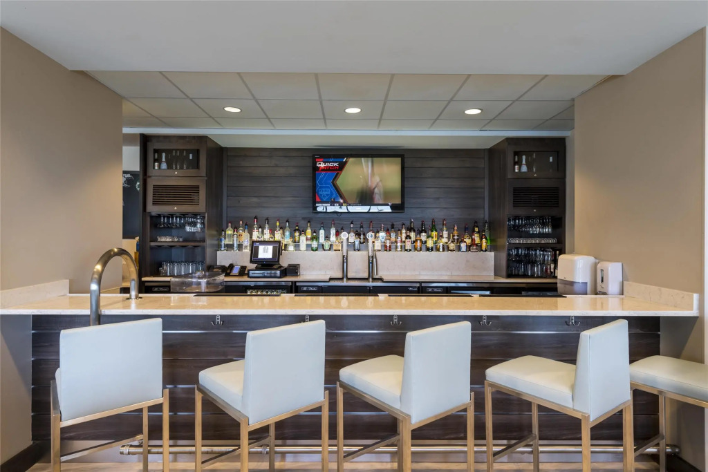The Island House Hotel a Doubletree by Hilton