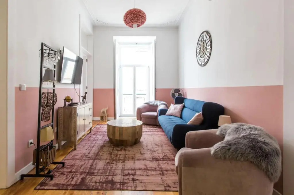 Beautiful 2BR high ceiling/50m from TimeOut market