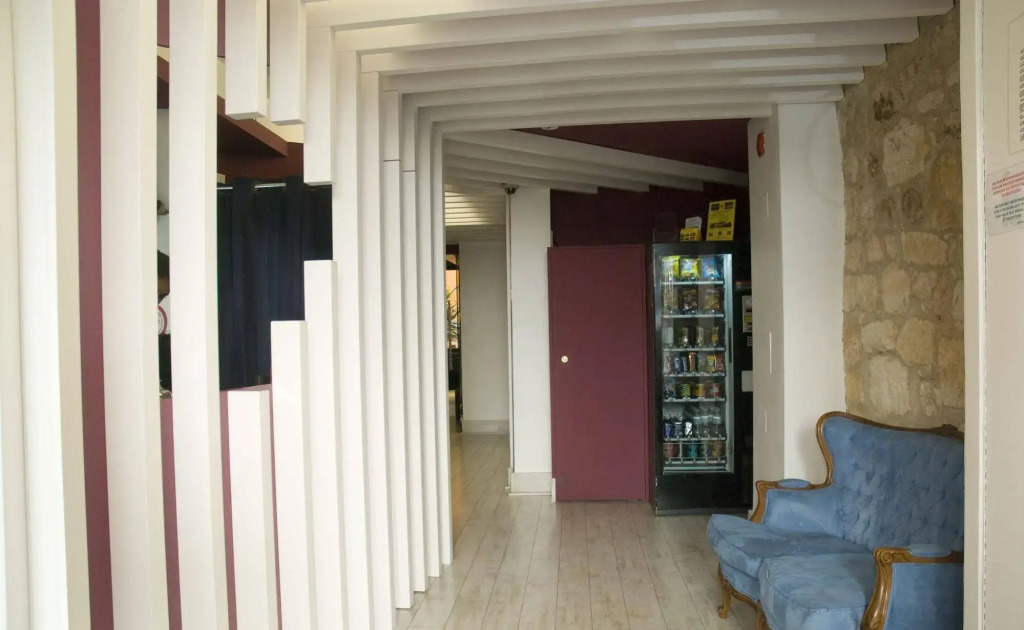 Albergue Revolutum Hostel