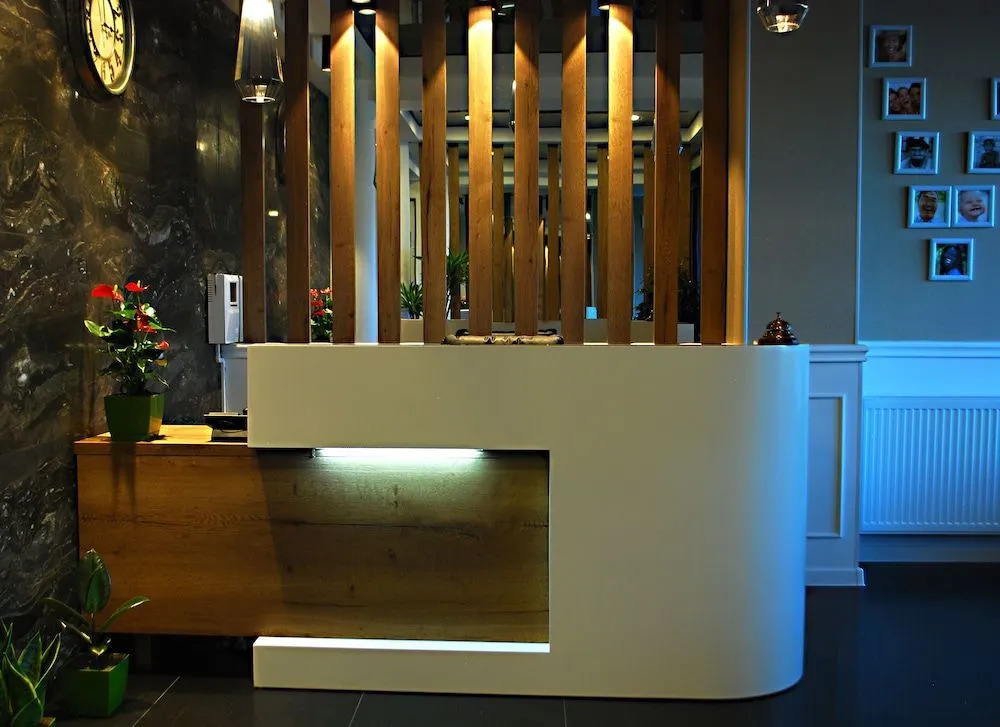 Apart Hotel West