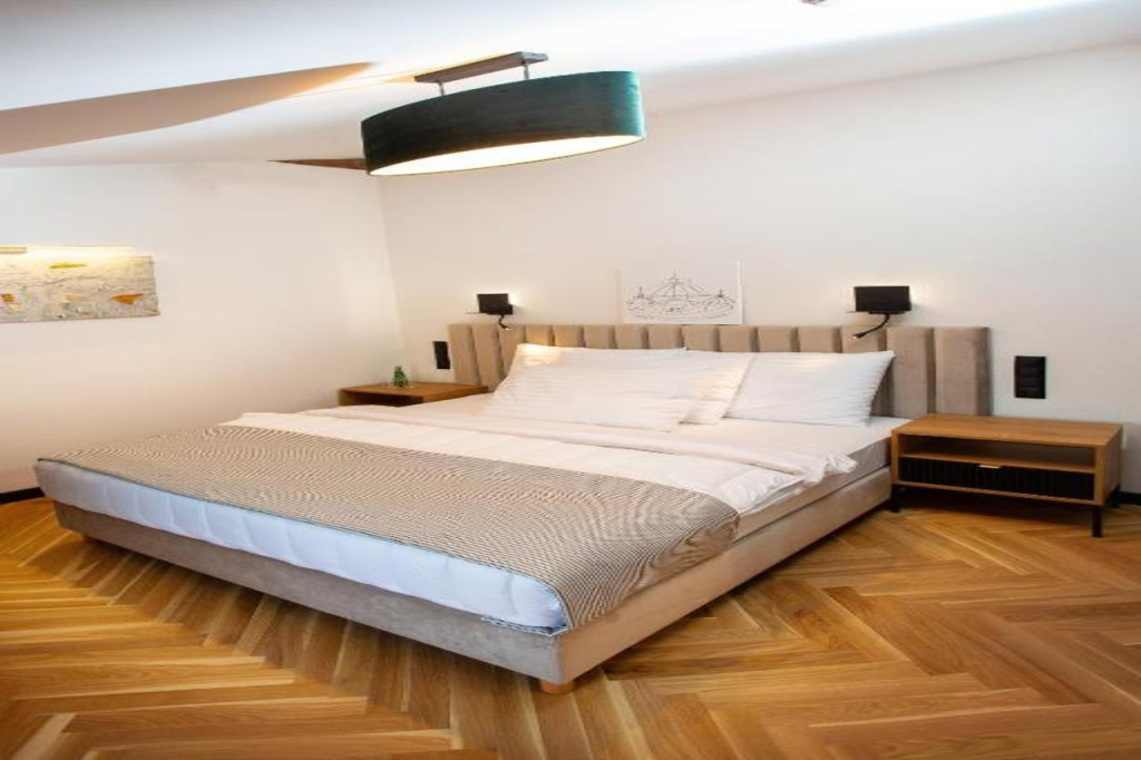 HOTEL TEATR