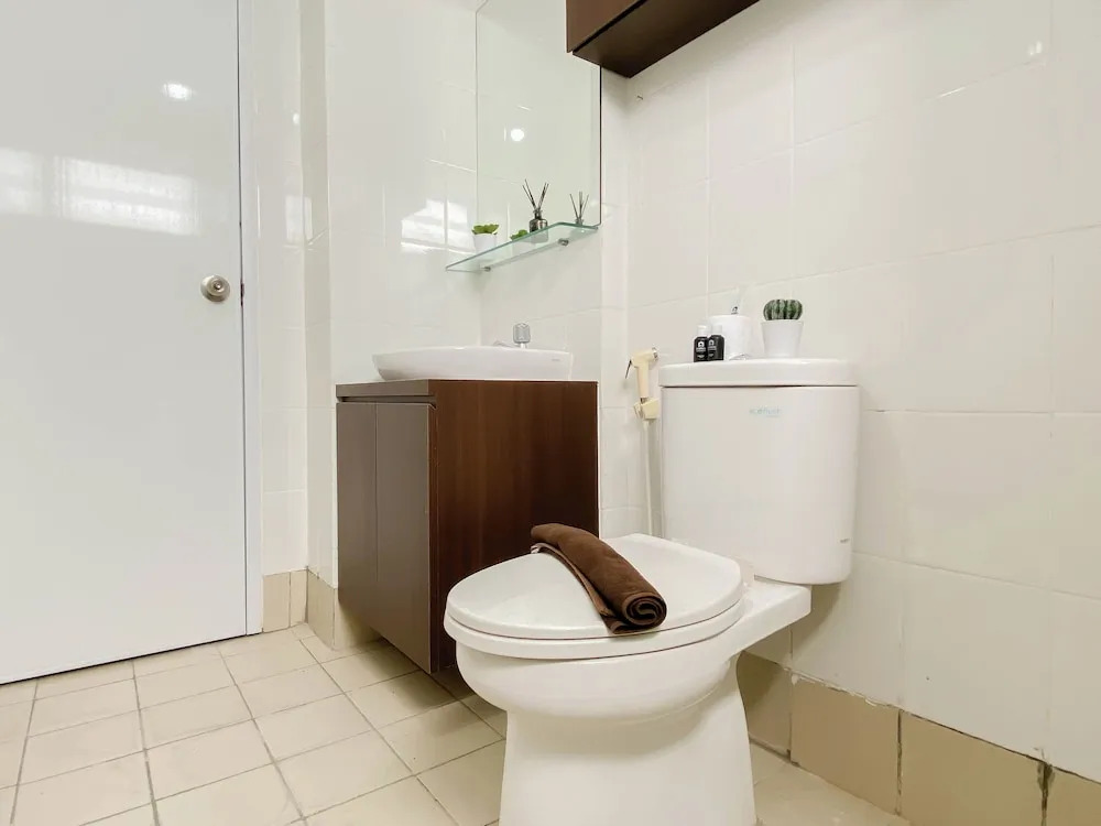 6 Pax Serene 3Br At Bassura City Apartment
