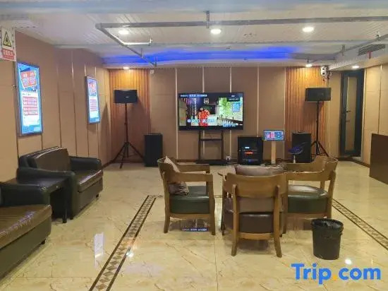 Zijinghua Holiday Hotel (Xinchang Ancient Town)