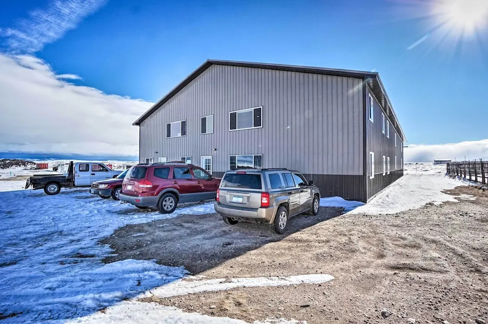 Spacious Saratoga Condo w/ Mountain Views!