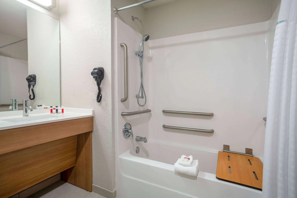 Microtel Inn & Suites by Wyndham Liberty/NE Kansas City Area