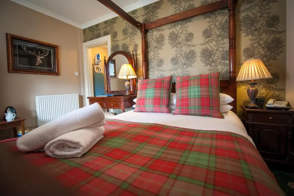 Loch Kinord Hotel