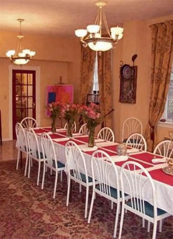 Elkhorn Inn & Theatre