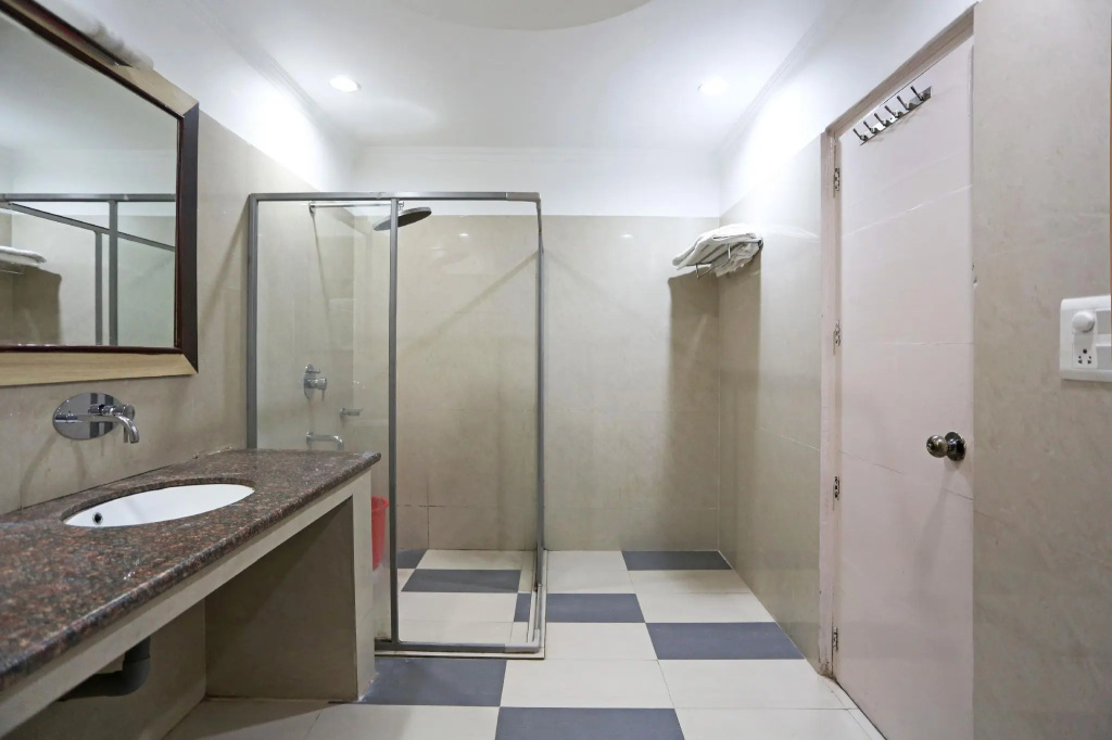 Capital O 4962 Hotel Meridian Palace