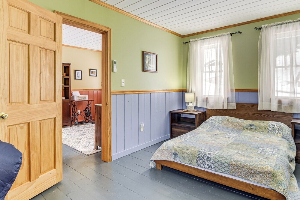 Dock & Views! Lakeside Family Escape in Wilton
