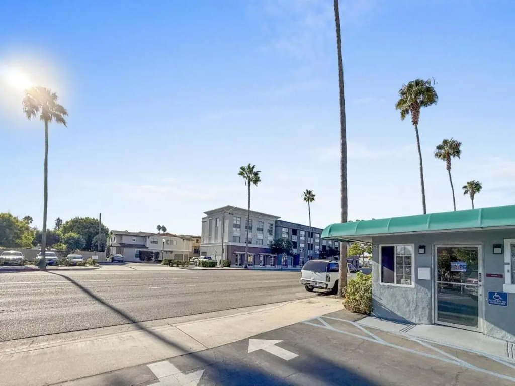 Super 7 Motel