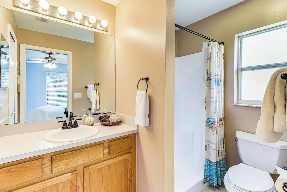 Private Yard & Screened Patio: Sunny Sebastian Gem
