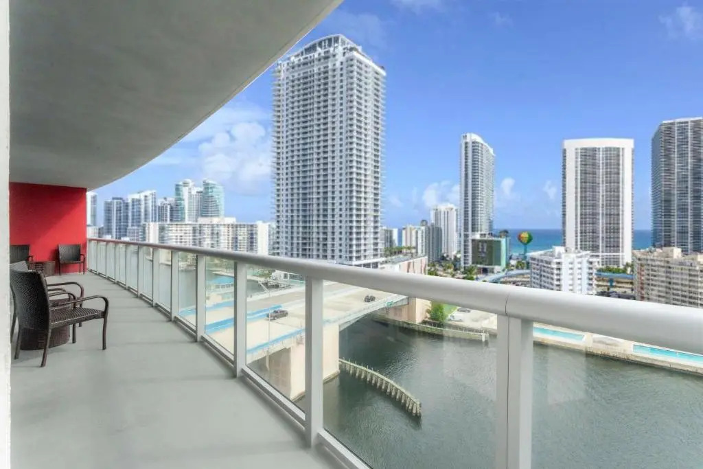 Breathless 3 Bedroom Private Rooftop apt 1101