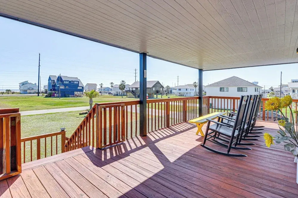Enjoy the View, Walk to Beach! Galveston Hideaway