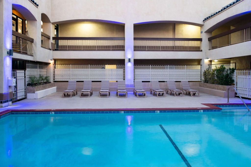 Days Inn & Suites by Wyndham Artesia