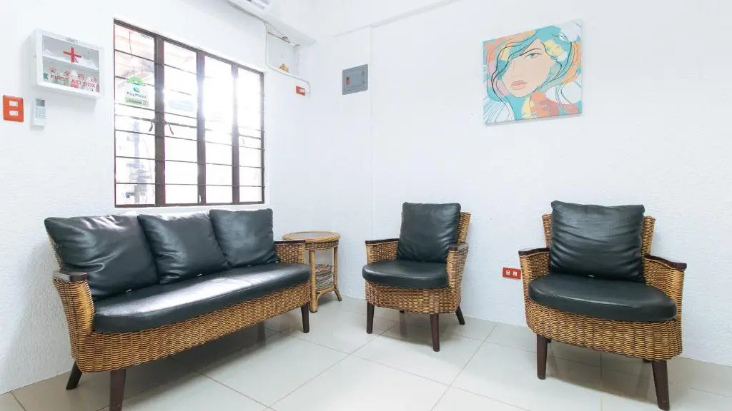 RedDoorz Plus near Tambo Paranaque