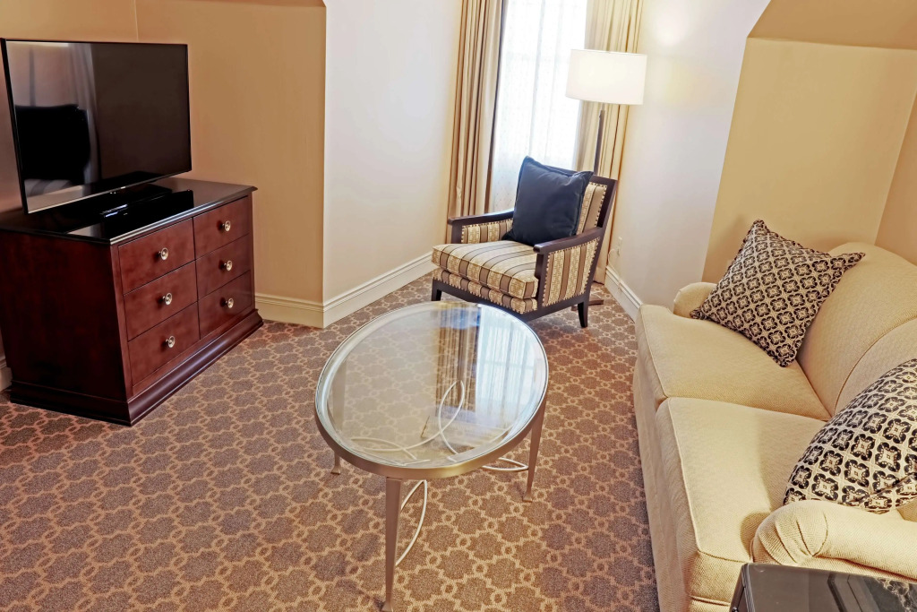 Hotel Roanoke & Conference Center, Curio Collection by Hilton