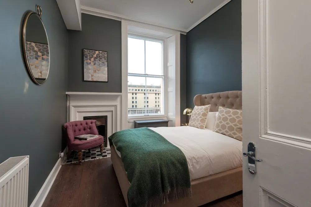 1 Bedroom Apartment In The West End
