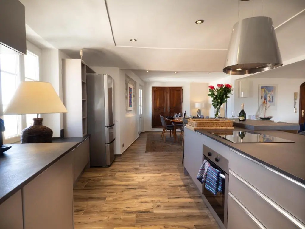 Charmant appartement spacieux pour 6P vue mer vieil Antibes