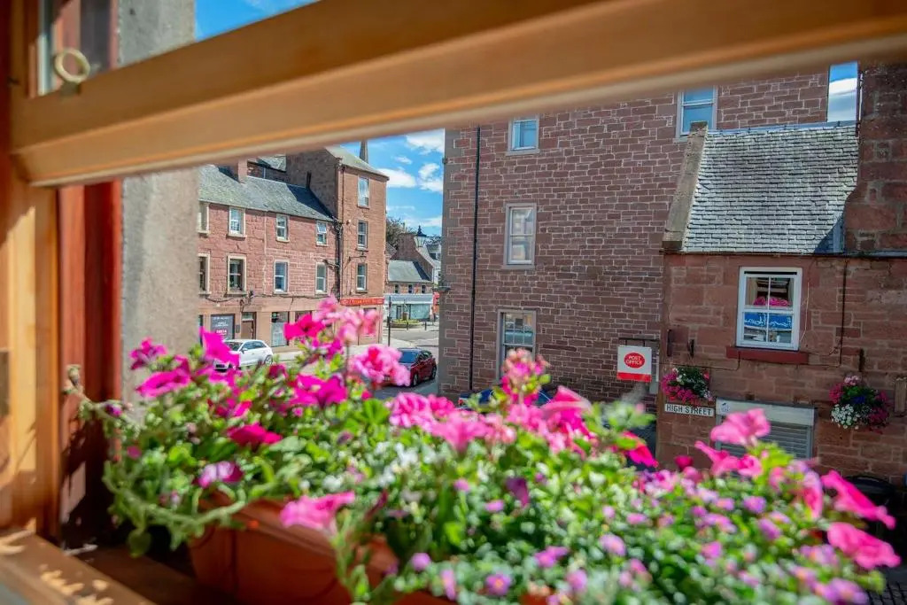 Unique 2 Bedroom Flat Kirrie Scotland