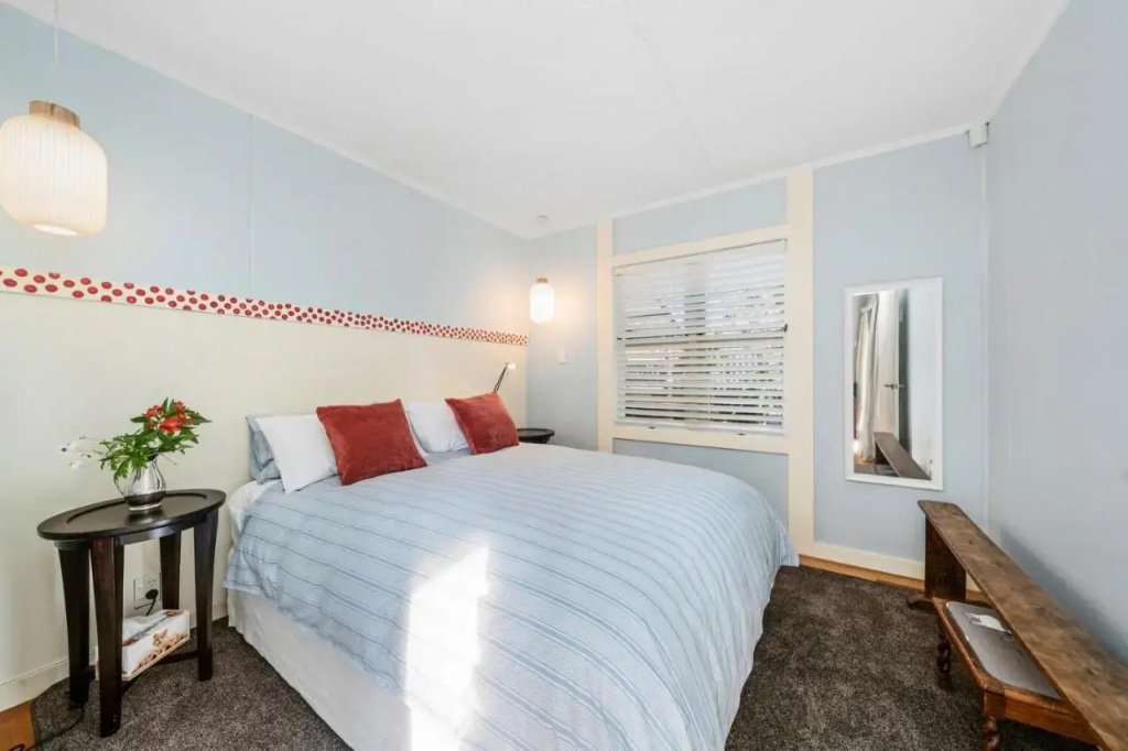 The Long House - Waikanae Holiday Home