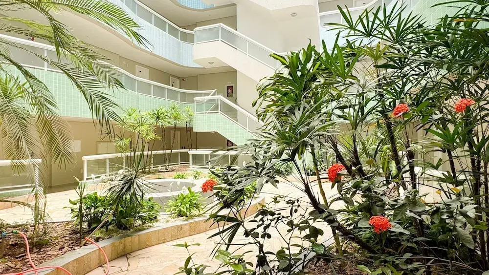 Apartamentos com piscinas na praia de Bombas