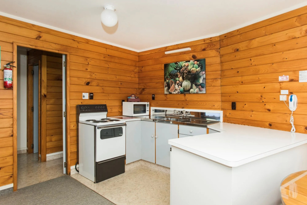 Tudor Park Motel Spacious with kitchens 1 minute walk to restaurant and shopping centre and Gisborne Hospital
