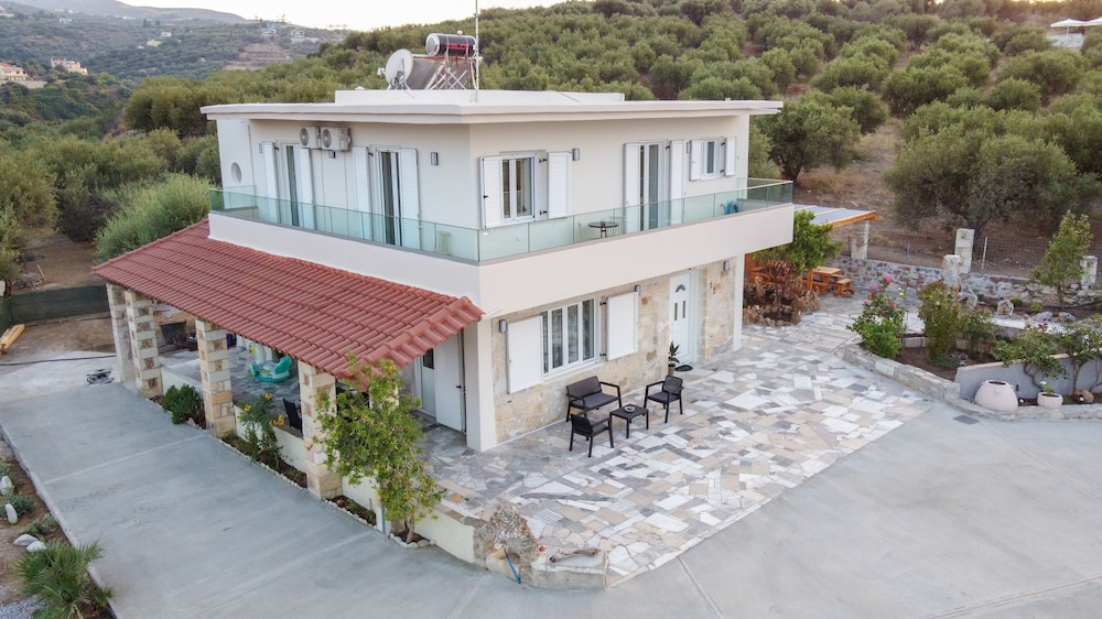 Villa Nontas Ntina with Private Pool & Playground