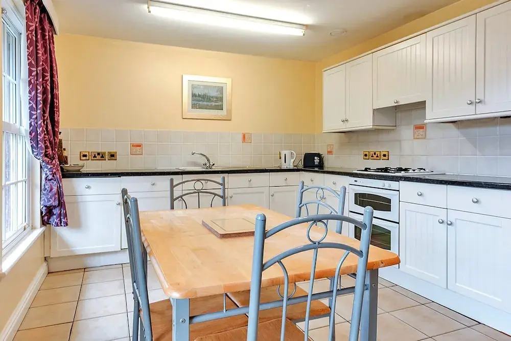 Idyllic Cottage Escape With Garden, No Deposit