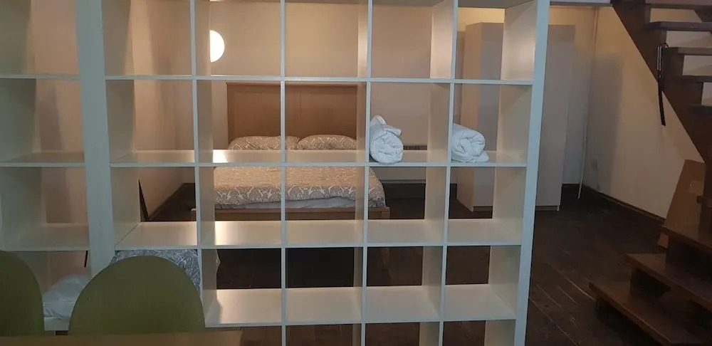 Studio Flat in Stoke Newington High Street