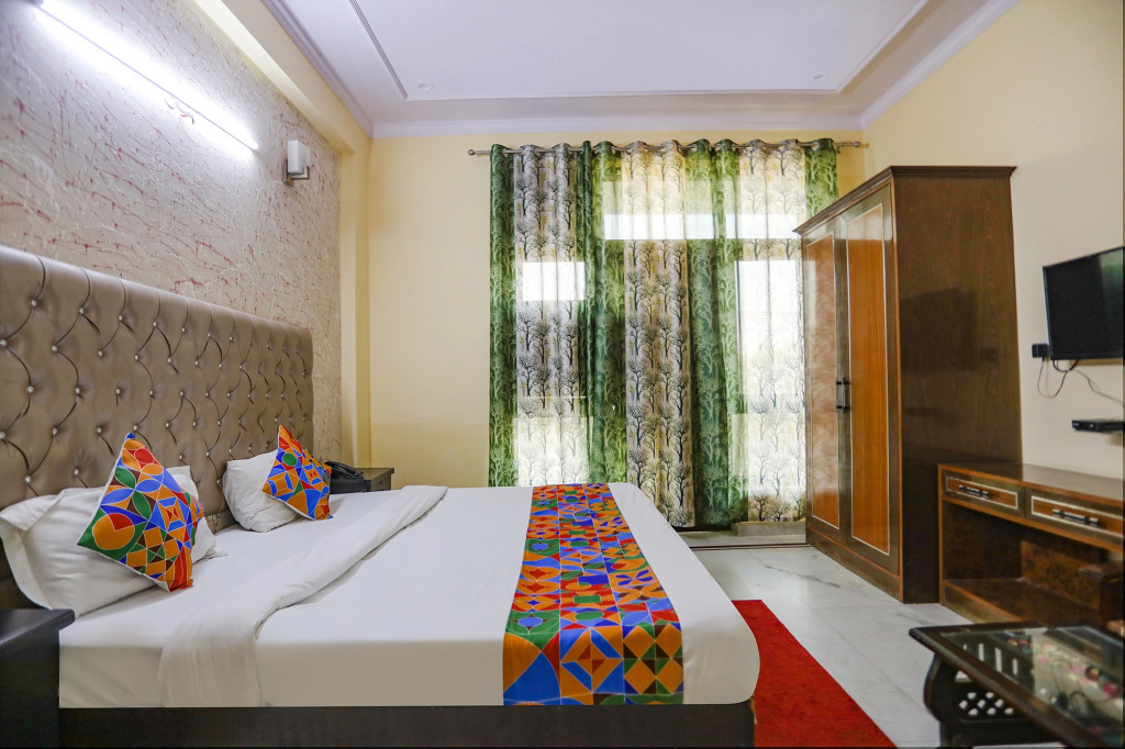 FabHotel HM Palace