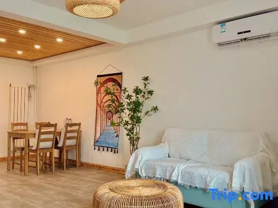Vivi's childhood  hotel