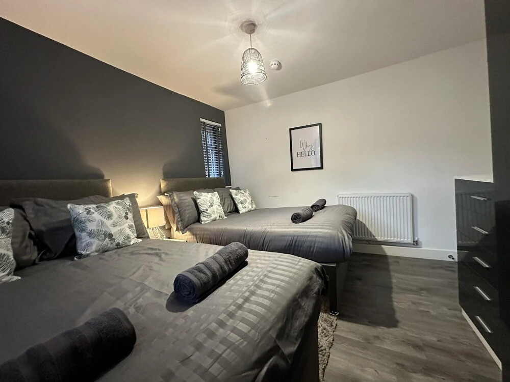 6 Bedroom 5 Shower rm House in Central Nottingham