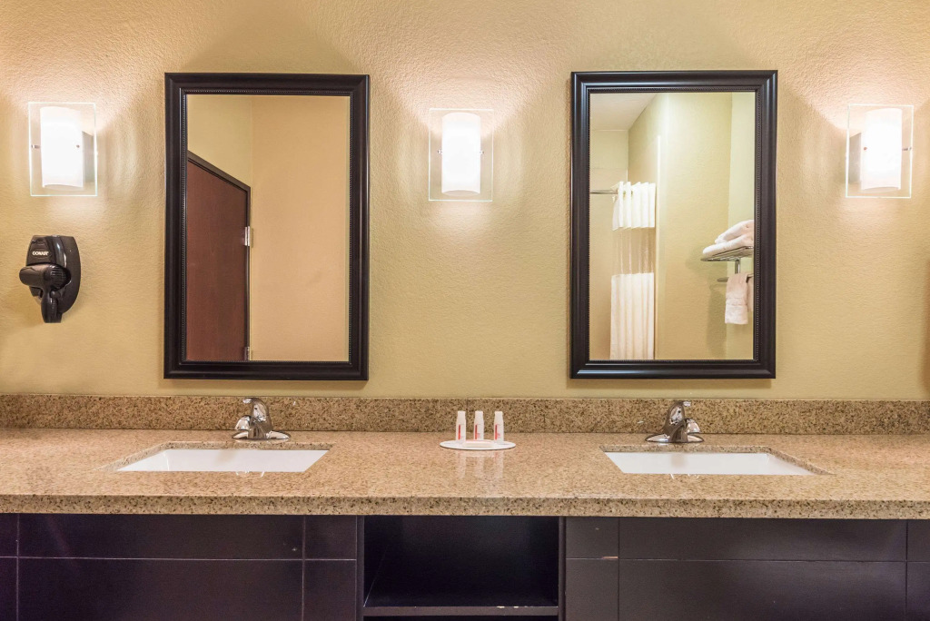 Days Inn & Suites by Wyndham Mineral Wells