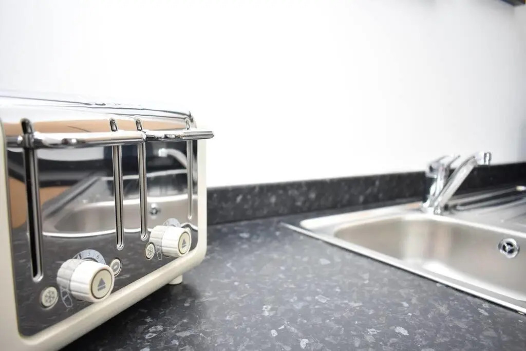 Modern & Bright 1 Bed for 4 Close To City Centre! (Adults Only)