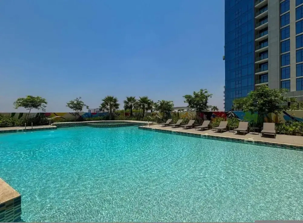 2BR Near Downtown w Balcony Pool Canal Views