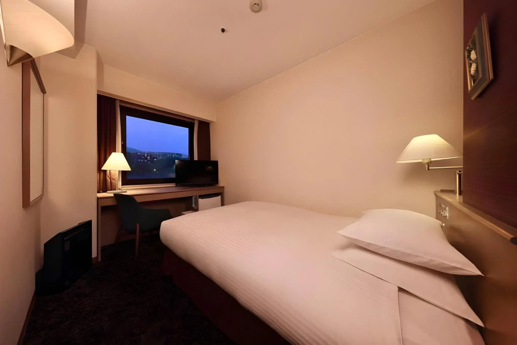 Minamisenri Crystal Hotel