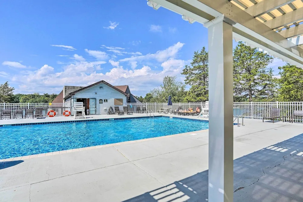Fire Pit, Deck & Water Views: Athens Home!