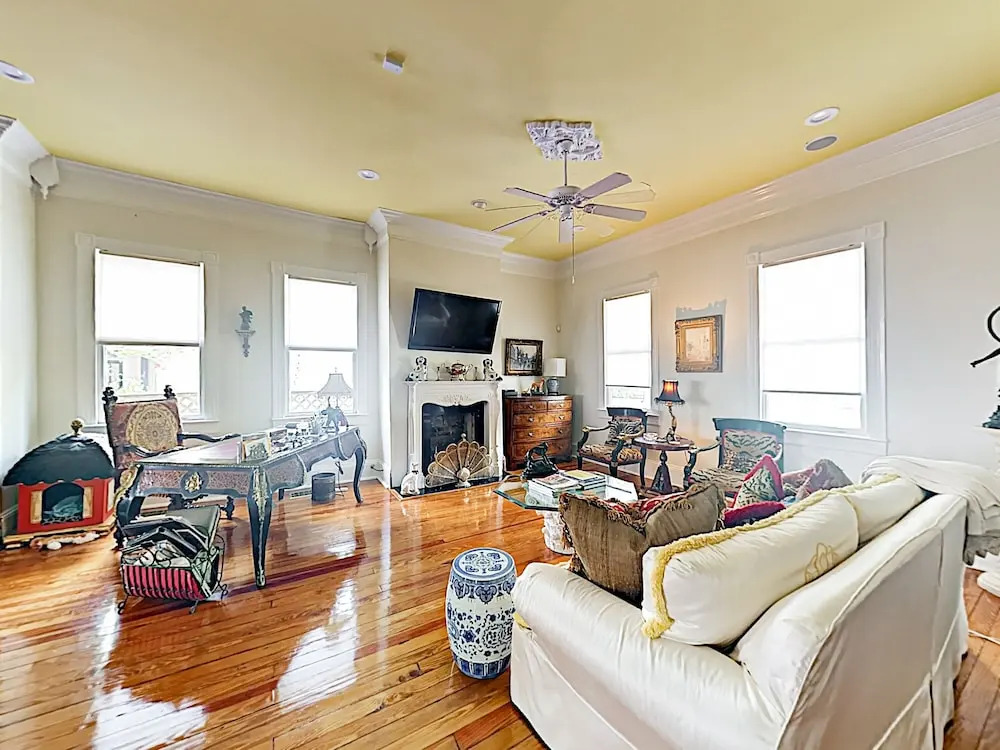 New Listing! Hip : 1 Mile To Forsyth Park 3 Bedroom Home