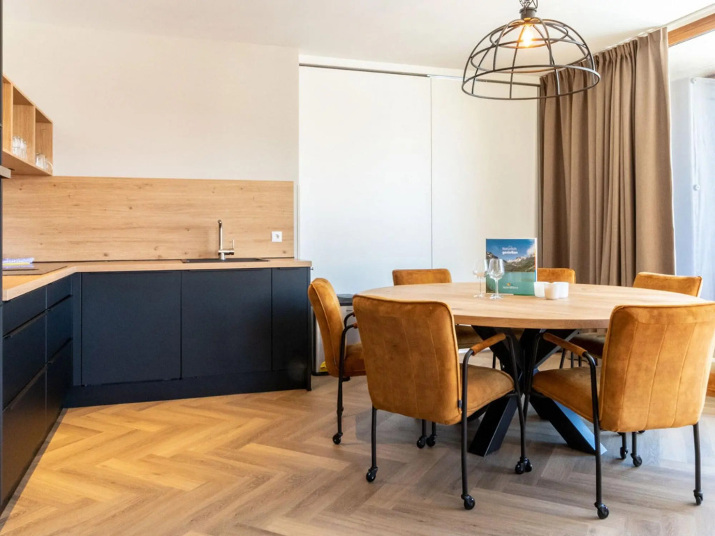 Luxury apartment with sauna, Zamang lift at 600 m.